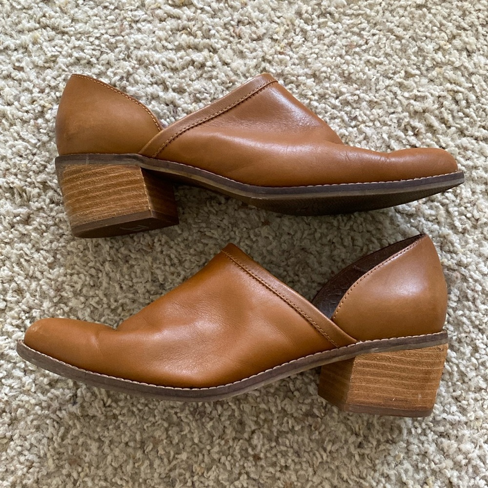 Crown Vintage sz 9.5 Morrison caramel leather pointy toe heeled shooties